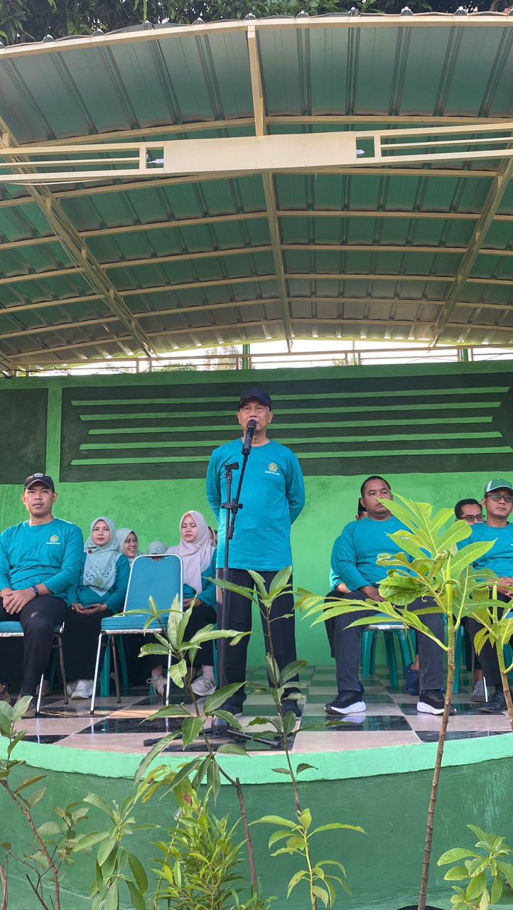 MAN 3 Lebak Laksanakan Kegiatan Tanam Pohon dilingkungan Madrasah “Hijaukan Madrasah, Lestarikan Lingkungan Menuju Madrasah Adiwiyata